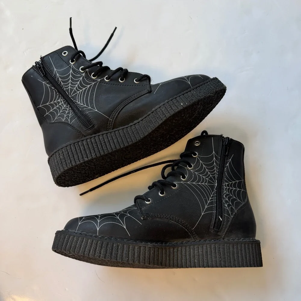 T.U.K. Black Spider Web Creeper Boots Alt Goth Witchy Grunge Fall Winter size 8